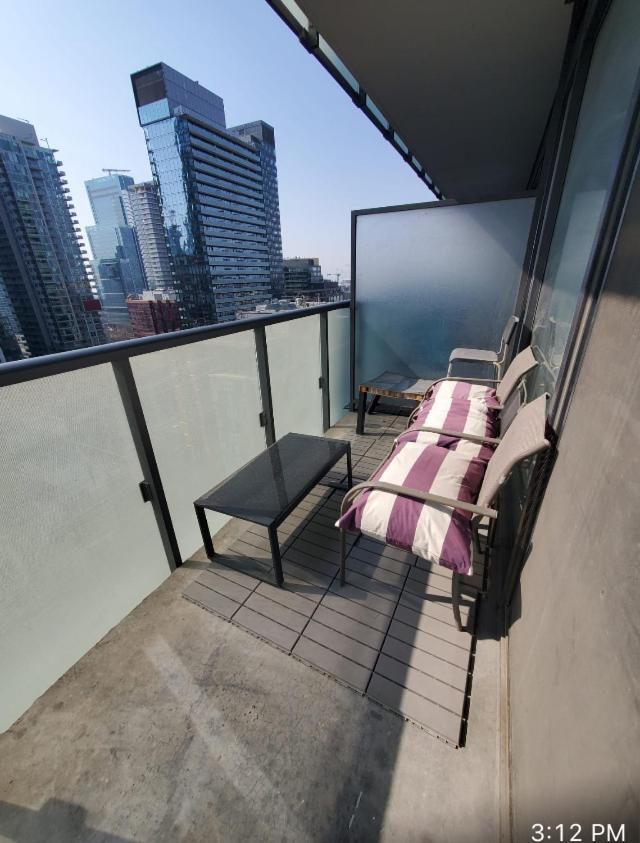 Comfortable Central Downtown Condo - تورونتو المظهر الخارجي الصورة